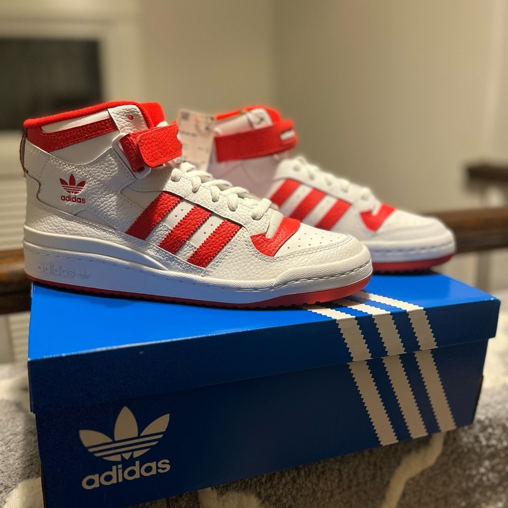 Brand new white and red Adidas forum mid, Size 9 men’s